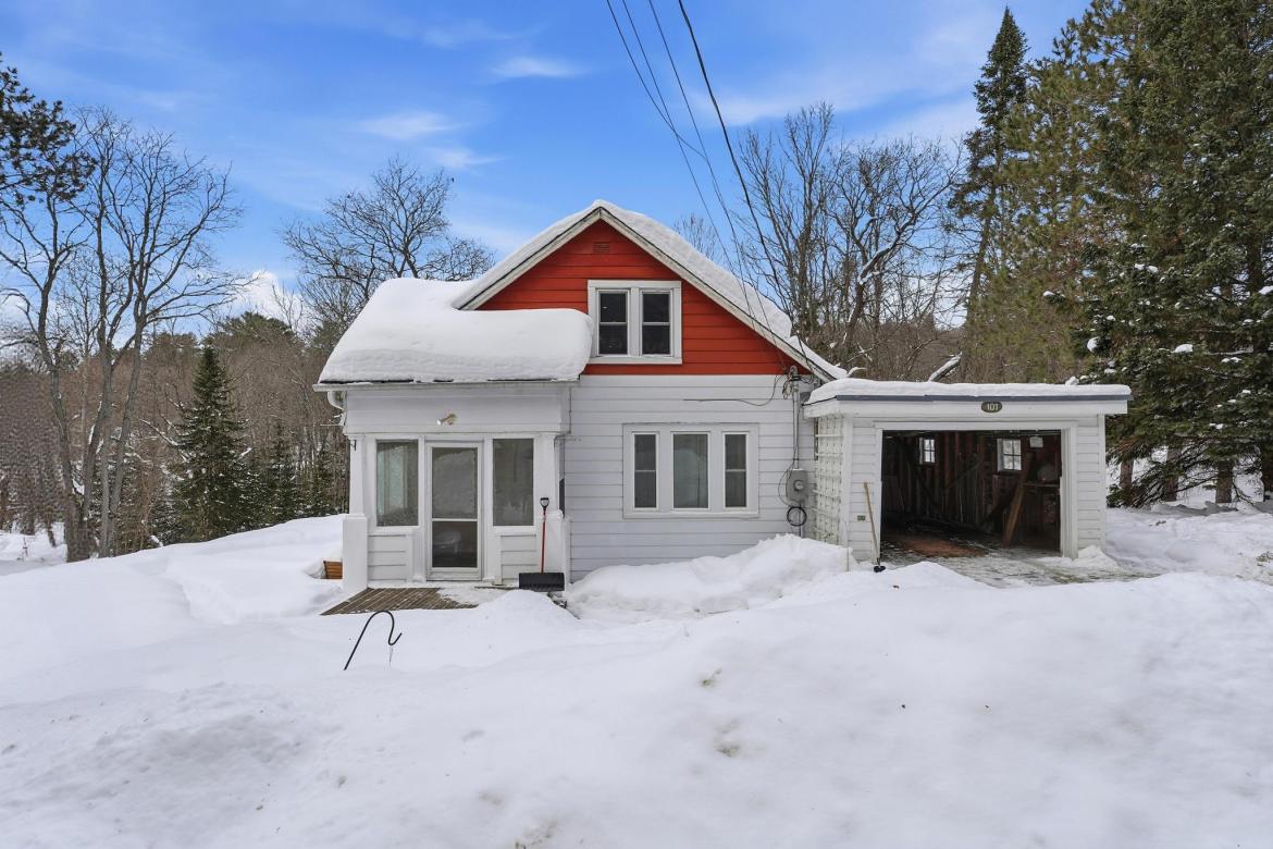 101 Victoria Street, Haliburton