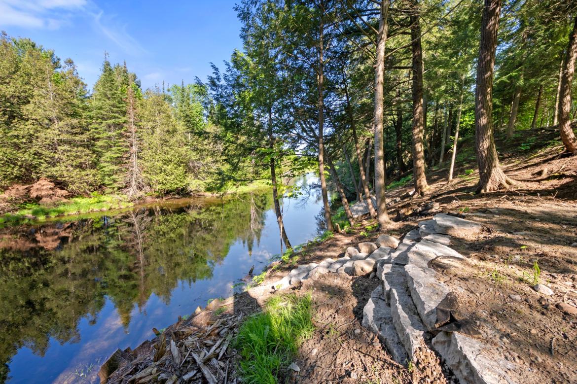 1042 Suburban Court, Gull River, West Guilford
